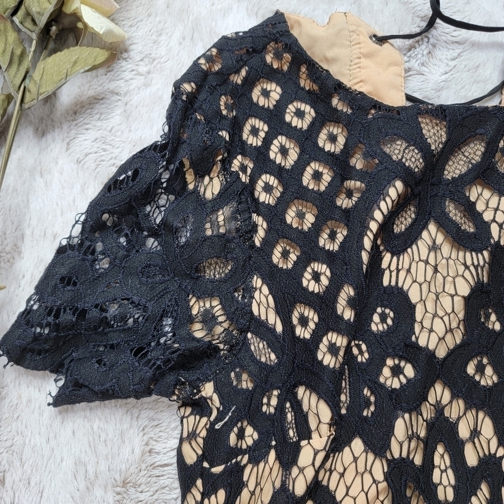 Tobi Black‎ Lace Corset Lace Up Back Short Sleeve Nude Underlay Blouse Size XS - Picture 4 of 11